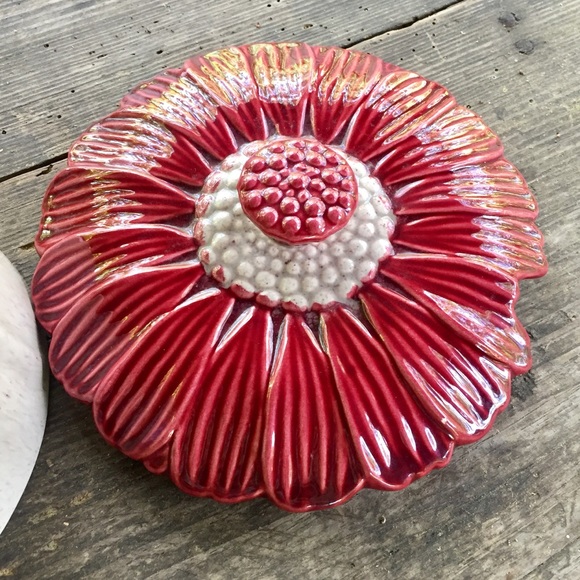 MCM Valley Vista California Server Red Floral Lid - Picture 2 of 9